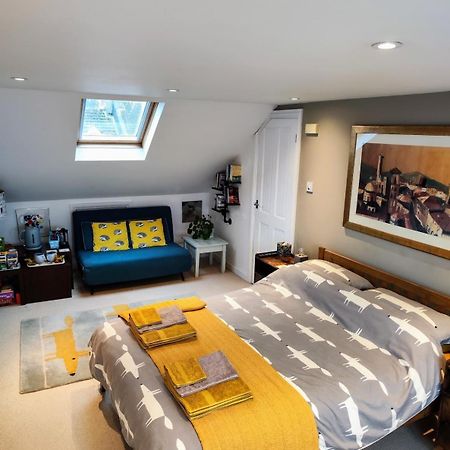 Large Light Loft Room - En Suite Hove Exteriér fotografie